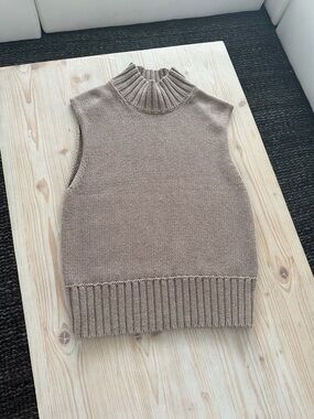 Abercrombie and Fitch Sleeveless Mock Neck Knit Sweater Vest